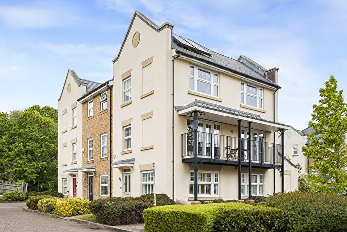 3 Bedroom End Of Terrace House For Sale In Mackintosh Street, Bromley, BR2