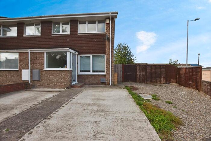 2 Bedroom End Of Terrace House To Rent In Great Hayles Road, Bristol, BS14