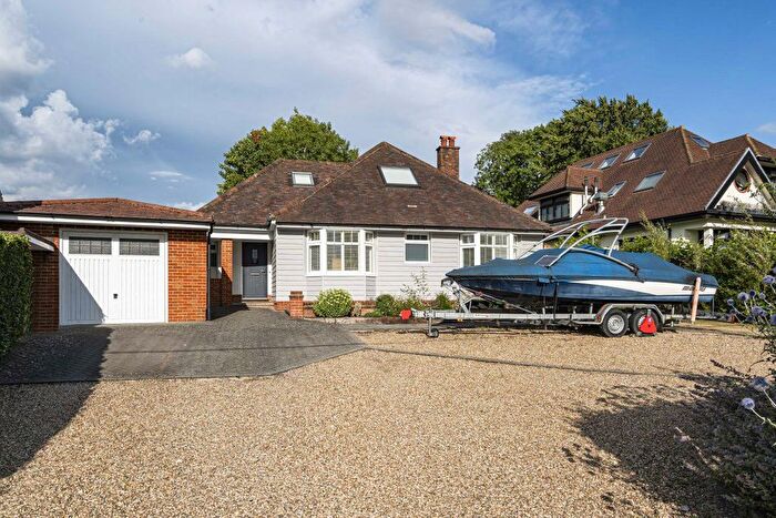 4 Bedroom Bungalow To Rent In Woodlands Road, Bookham, KT23