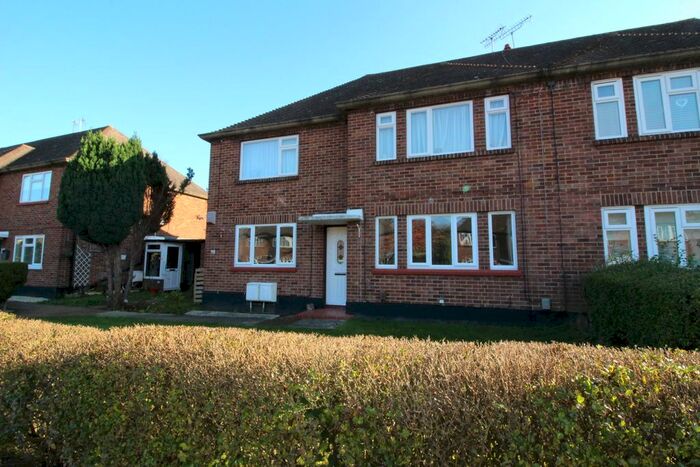 2 Bedroom Maisonette To Rent In Avon Close, Worcester Park KT4