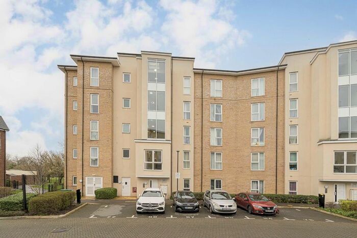2 Bedroom Flat To Rent In Hunting Place, Hounslow, TW5