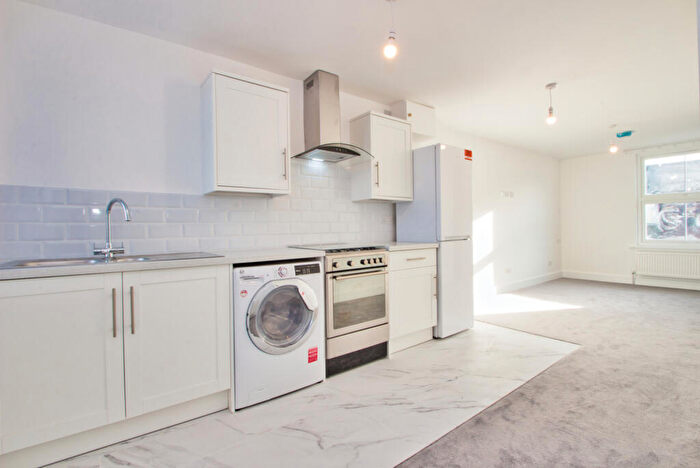 2 Bedroom Flat To Rent In Cambridge Street, HP20