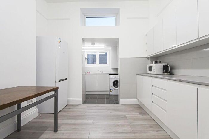 4 Bedroom Maisonette To Rent In Sheldon Road, London, NW2