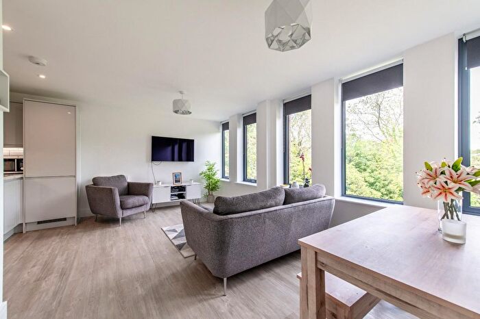 1 Bedroom Flat For Sale In Manor Gardens, New Ash Green, DA3
