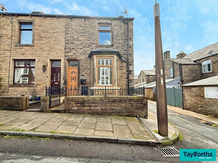 3 Bedroom End Of Terrace House For Sale In Lower West Avenue, Barnoldswick, BB18