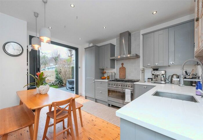 3 Bedroom Flat To Rent In Monson Road, London, NW10