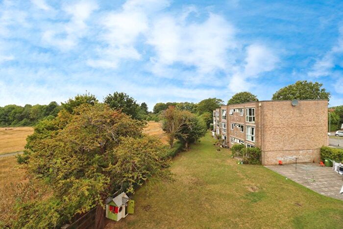2 Bedroom Flat For Sale In Westleigh Close, Yate, Bristol, Gloucestershire, BS37