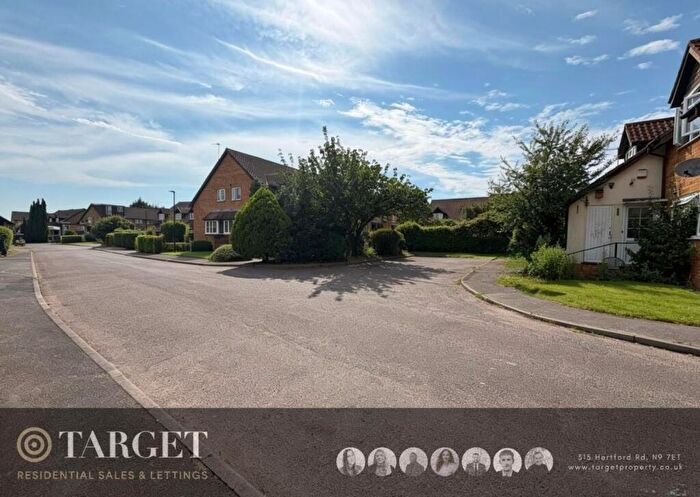 Studio To Rent In Mahon Close, EN1