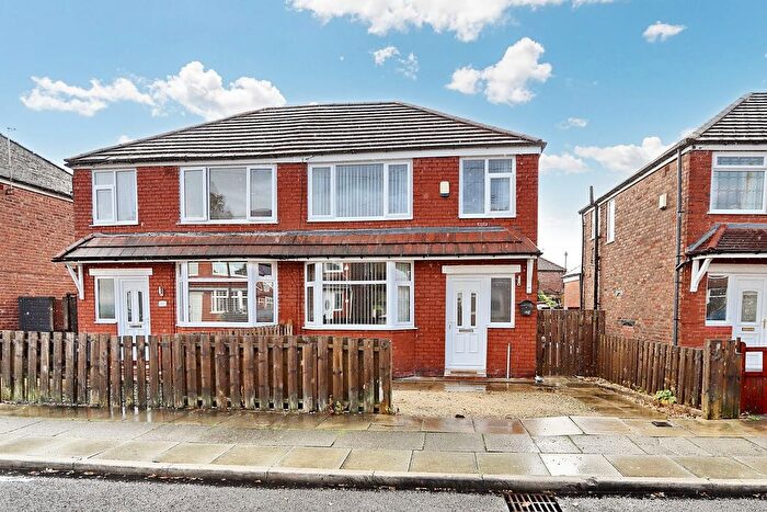 3 Bedroom Semi-Detached House For Sale In Pembroke Drive, Bury, BL9