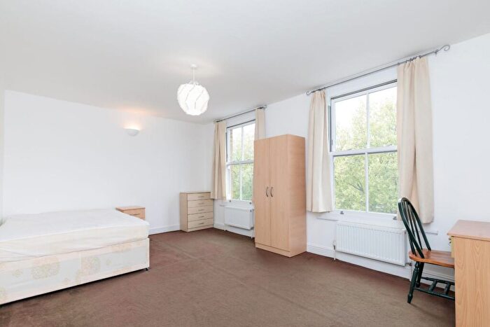 3 Bedroom Maisonette To Rent In Burdett Road, London, E3