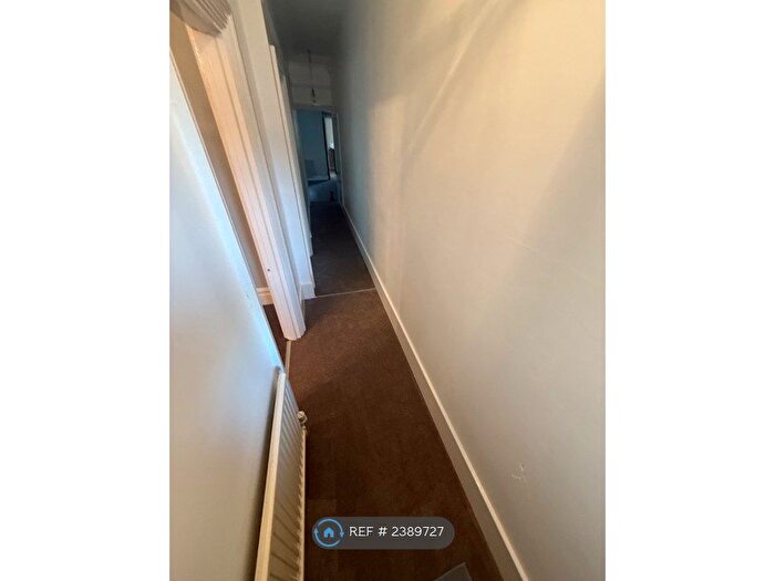 2 Bedroom Flat To Rent In Southend, Southend, SS2