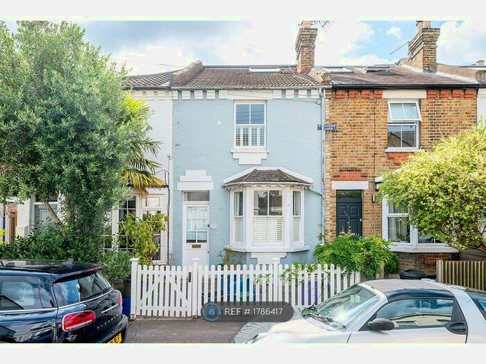 3 Bedroom Terraced House To Rent In New Road, Richmond, TW10