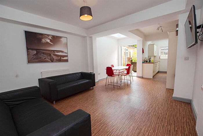 6 Bedroom House To Rent In Hubert Road, Birmingham, West Midlands, B29