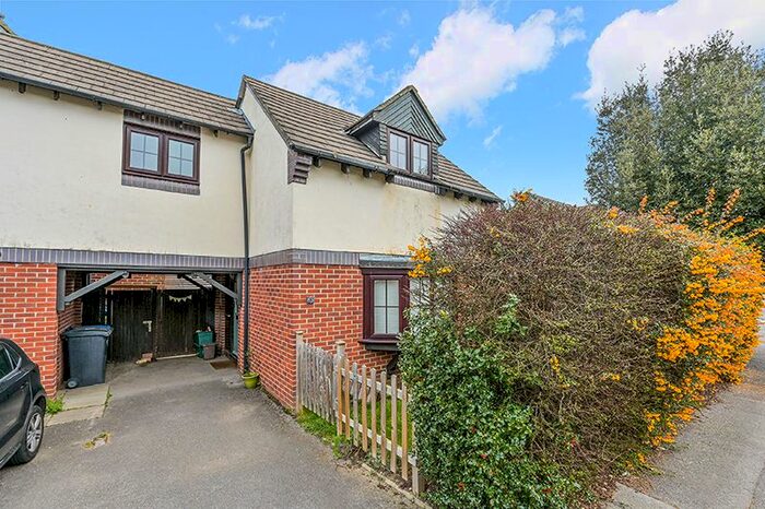 2 Bedroom Semi-Detached House To Rent In Archer Close, Kingston Upon Thames, KT2