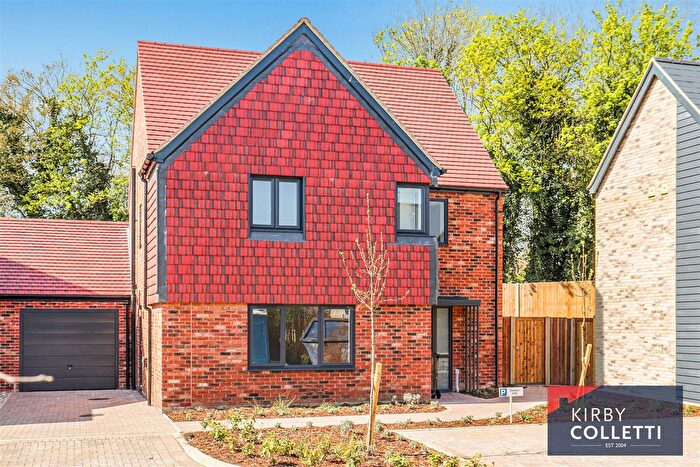 4 Bedroom Detached House For Sale In Fourfields Drive, Cheshunt, EN7