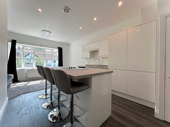 3 Bedroom Flat To Rent In Carshalton, Surrey, SM5