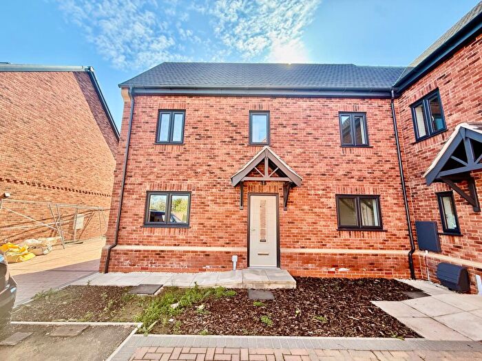 2 Bedroom House To Rent In Hoff Close, Nottingham, NG10