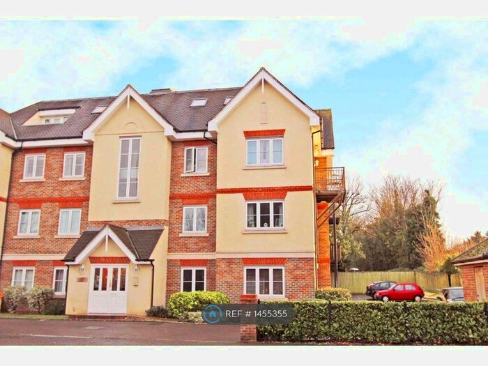 3 Bedroom Flat To Rent In Jewell Court, Sutton, SM1