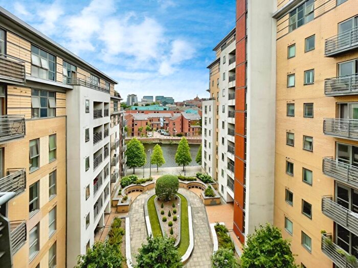 2 Bedroom Flat To Rent In Balmoral Place, Brewery Wharf, Leeds, Uk, LS10