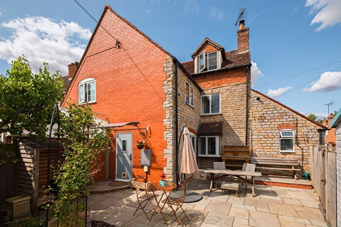 4 Bedroom Semi-Detached House For Sale In Aston Cantlow Road, Wilmcote, CV37