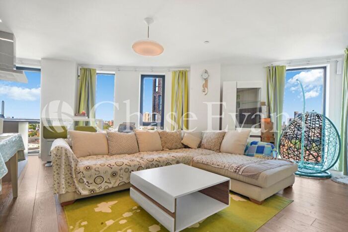 2 Bedroom Flat To Rent In Williamsburg Plaza, Canary Wharf, London, E14