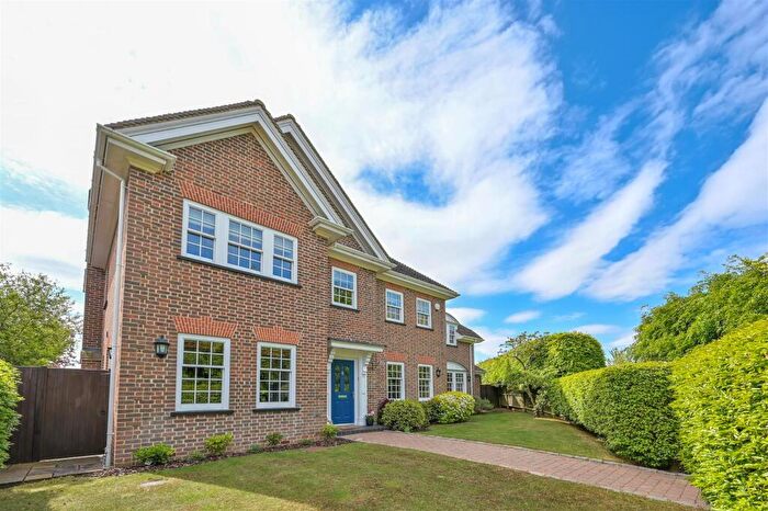 5 Bedroom Detached House For Sale In Prospect Lane, Harpenden, AL5