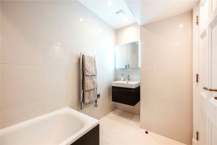 1 Bedroom Flat To Rent In Stratton Street, London, W1J