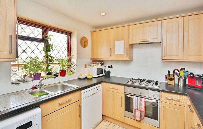 3 Bedroom Detached House To Rent In Farnham Road, Guildford, Surrey, GU2