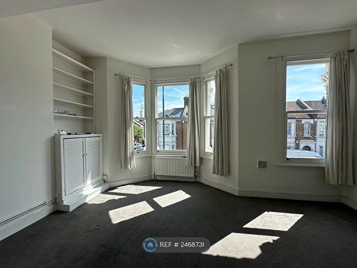 2 Bedroom Flat To Rent In Bloemfontein Road, London, W12