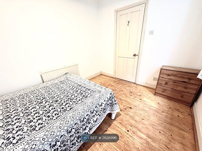 2 Bedroom Flat To Rent In Stoke Newington, London, N16