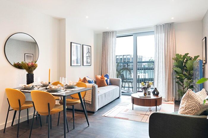 2 Bedroom Flat To Rent In Bloom West, Nine Elms Ln, Nine Elms, London, SW11