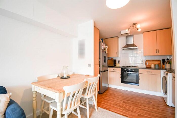2 Bedroom Apartment For Sale In Victoria Grove, Newbury, West Berkshire, RG14