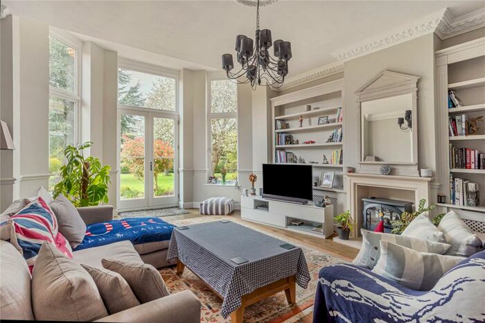 2 Bedroom Flat For Sale In Ware Park, Ware, SG12