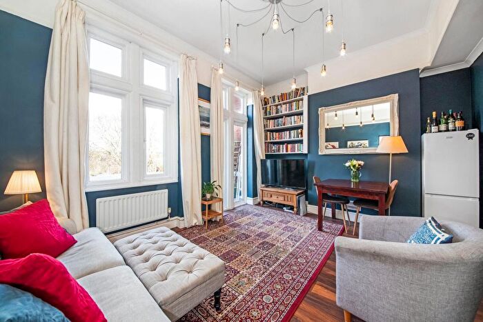 2 Bedroom Flat For Sale In Westwood Hill, Sydenham, London, SE26