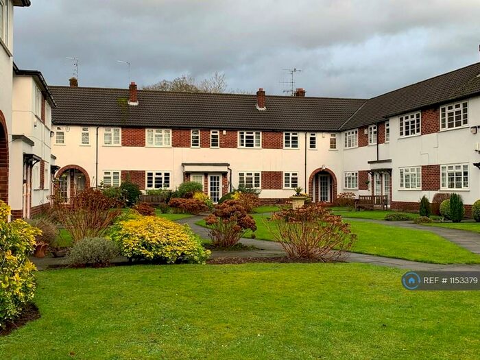 2 Bedroom Flat To Rent In Brooklands House, Sale, M33