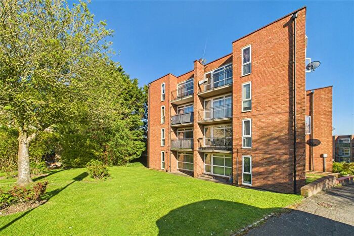 2 Bedroom Apartment For Sale In Croxley Rise, Maidenhead, Berkshire, SL6