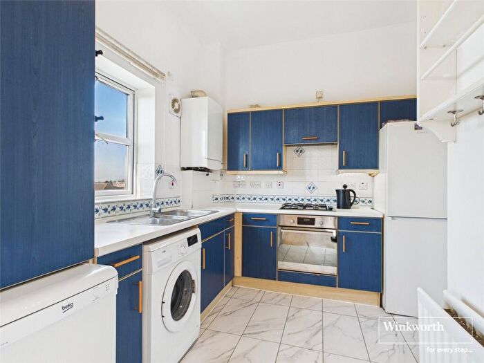 2 Bedroom Apartment To Rent In De Havilland Road, Edgware, HA8