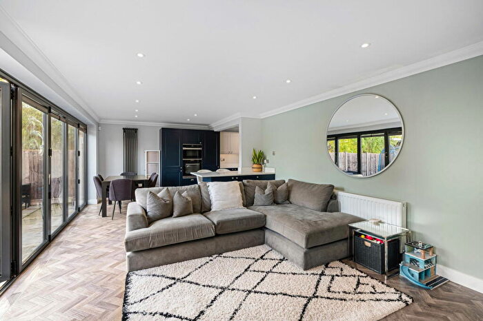 4 Bedroom Detached House For Sale In The Sandpipers, Gravesend, DA12