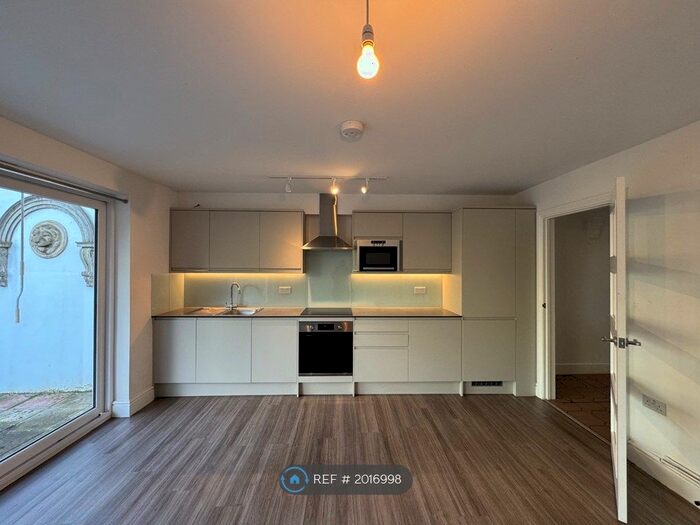 3 Bedroom Semi-Detached House To Rent In Neeld Crescent, London, NW4