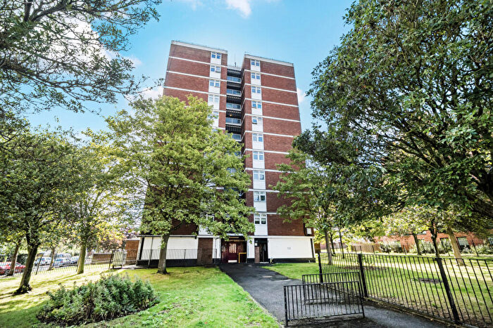 1 Bedroom Apartment For Sale In Grove Park Road, London, SE9