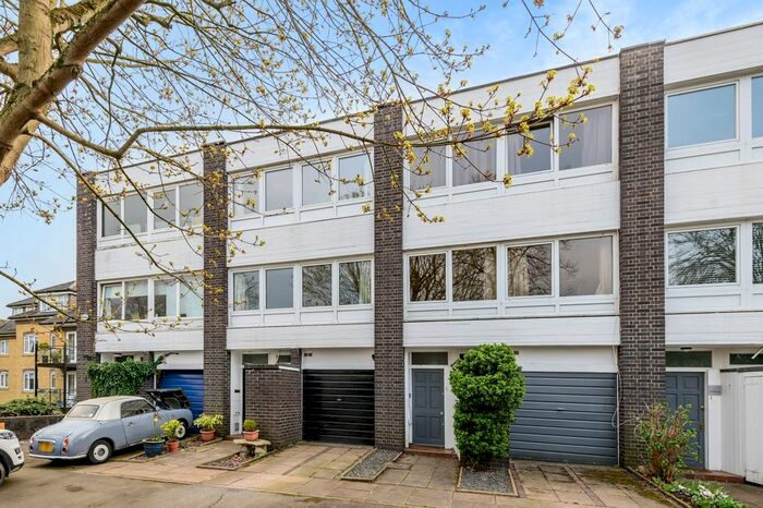 4 Bedroom Town House To Rent In The Avenue, Beckenham, BR3