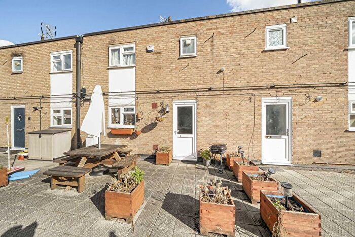 3 Bedroom Flat To Rent In Ashburnham Road, Richmond, TW10