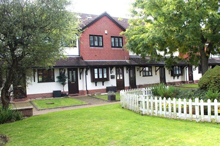 3 Bedroom Terraced House For Sale In Firs Wood Close, Northaw, EN6