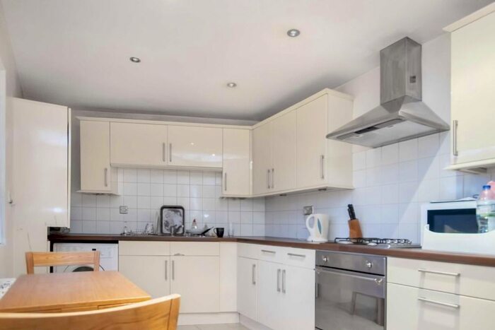 1 Bedroom Flat To Rent In Tower Bridge Road, London, SE1