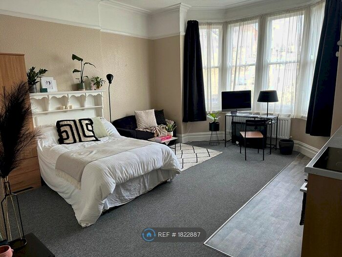 Studio To Rent In Redland Road, Bristol, BS6