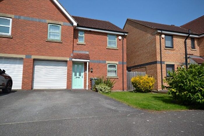 4 Bedroom Semi-Detached House For Sale In Thamesbrook, Hull, HU7