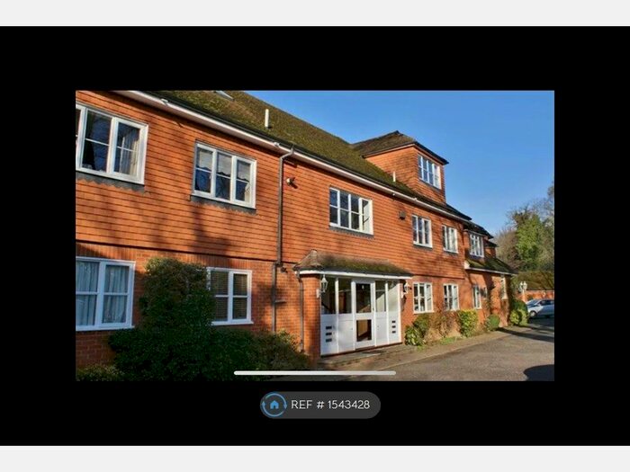 2 Bedroom Flat To Rent In Leigh Corner, Cobham, KT11