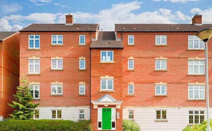 3 Bedroom Apartment To Rent In Corvedale Walk, NG2