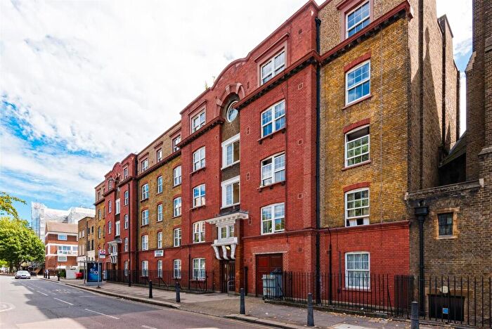 3 Bedroom Flat To Rent In Evesham House, Old Ford Road, London, E2