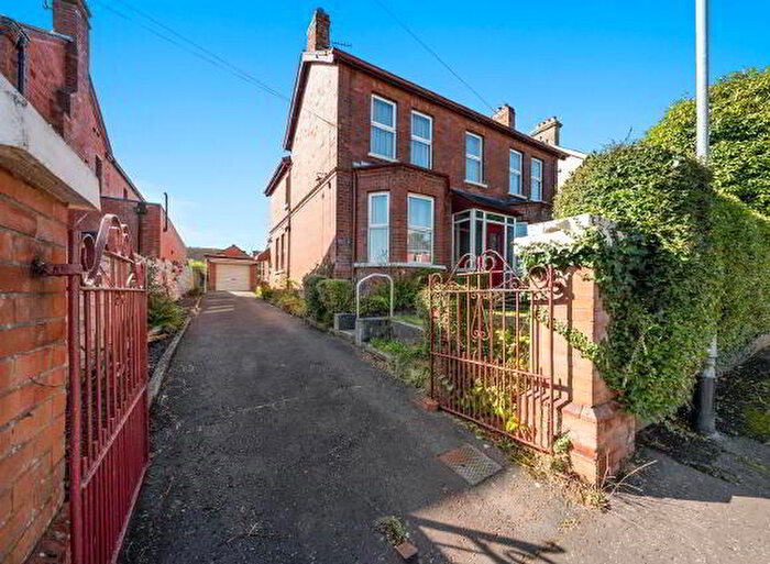 4 Bedroom Detached House For Sale In Fruithill Park, Belfast, BT11